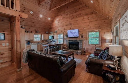 Blowing Rock Cabin | Bear Pause cabin, ideally located between Blowing Rock and Boone!