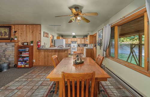 Leavenworth Cabin | Bear Paw-Near Reindeer Farm/Village, Hot Tub, WIFI
