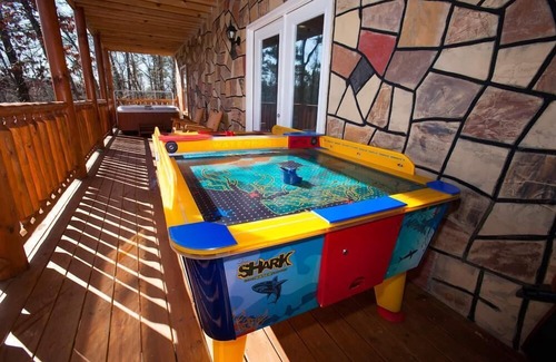 Pigeon Forge Cabin | Bear's Bliss in Pigeon Forge #unforgettable 2 bedroom w/Indoor Pool, Games & Full Theater!