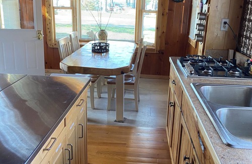 Whipholt Cabin | Bear's Den Cabin 2 bd/1ba Leech Lake recreation. Cozy year round cabin.