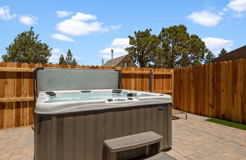 Woodlands Cabin | Bear's Lair - Witness enchanting sunset mountain views at this property! New hot tub!