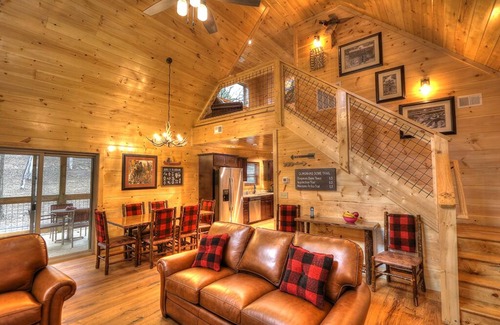 Gatlinburg Cabin | Bear Tracks: Creek-side House is only 6 Blocks from Downtown Gatlinburg