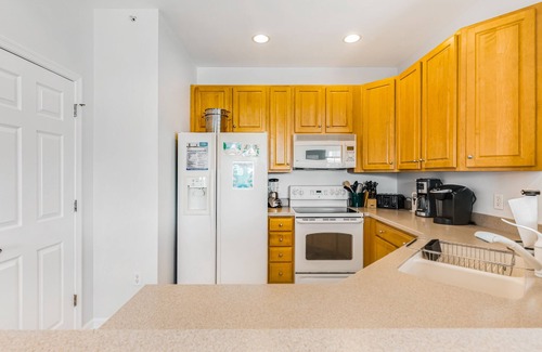 Ocean View Condo | Bear Trap Dunes 2nd floor condo w/shared sauna, golf on-site, & basketball court