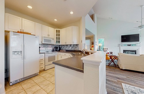Ocean View Condo | Bear Trap Dunes condo with pools, sauna, & tennis court - easy beach access