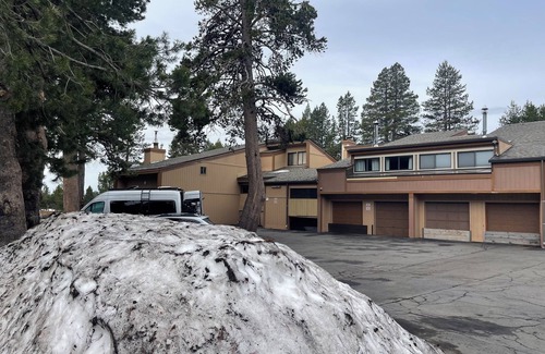 Arnold Condo | Bear Valley Village Family Ski Condo. Pet Friendly Permit # 2025004