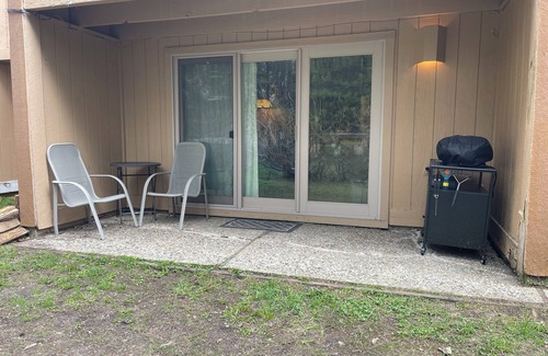 Arnold Condo | Bear Valley Village Family Ski Condo. Pet Friendly Permit # 2025004