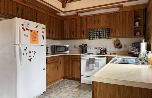 Alpine Lake Cabin | Bearadise 3BR w/Loft Cabin w/Game Room, Fire Pit & Resort Amenities