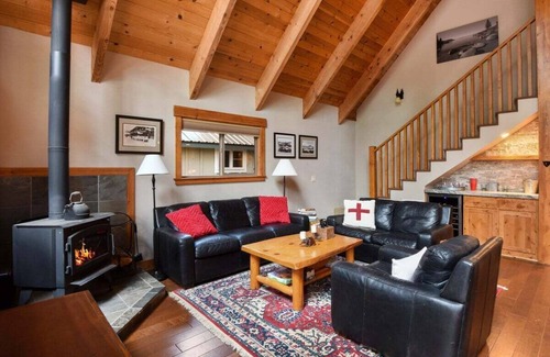 McKinney Estates House | Bearadise Cabin in Tahoma