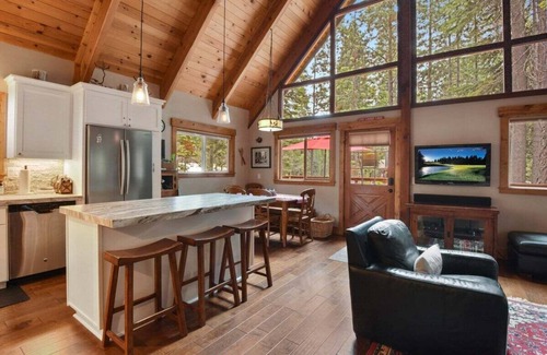 McKinney Estates House | Bearadise Cabin in Tahoma