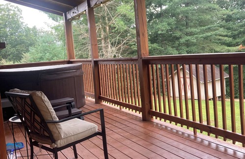 Campton Cabin | Bearadise in the Red, Wifi, Hot Tub, great proximity to Red River Gorge