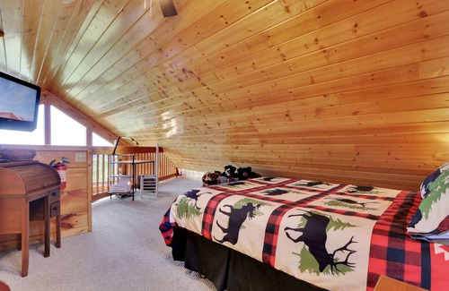 Gatlinburg - Pigeon Forge Cabin | Bearfoot Inn 3 Bedroom Cabin in Pigeon Forge, WIFI