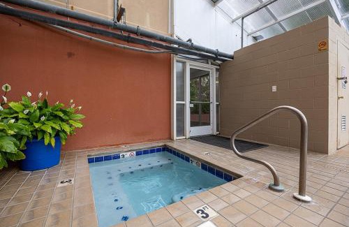 Gatlinburg House | Bearfoot Lodge Gatlinburg Condo, Free Parking, & only a 12 mile from Ripley's Aquarium
