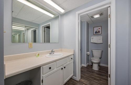Gatlinburg House | Bearfoot Lodge Gatlinburg Condo, Free Parking, & only a 12 mile from Ripley's Aquarium