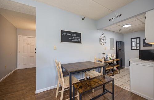 Gatlinburg House | Bearfoot Lodge Gatlinburg Condo, Free Parking, & only a 12 mile from Ripley's Aquarium