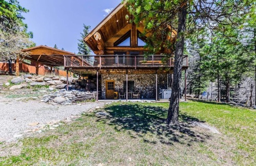 Ruidoso Cabin | Bearfoot Lodge: Hot Tub, Pets, Near River & Trails