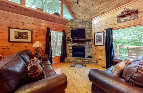 Gatlinburg - Pigeon Forge House | Bearfoot Lodge