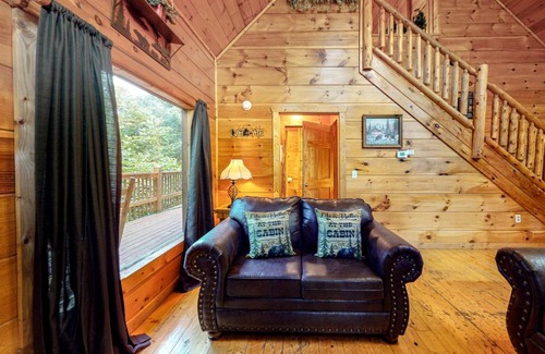 Gatlinburg - Pigeon Forge House | Bearfoot Lodge