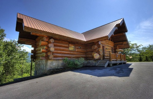 Pittman Center Cabin | Bears, Amazing Mountain Views, Hot Tub, Game Rm, 15 min from Gburg