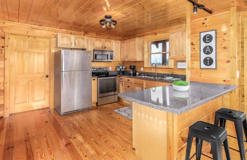 Bean Station Cabin | Bears Cove! Private Family Cabin at Cherokee Lake!