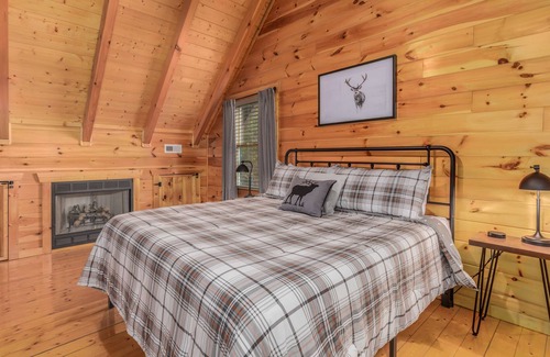 Bean Station Cabin | Bears Cove! Private Family Cabin at Cherokee Lake!