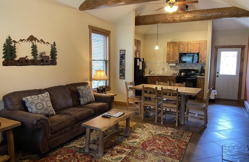 Estes Park Condo | Bears Den 2-Hot tub, 2 Kings, & Views!