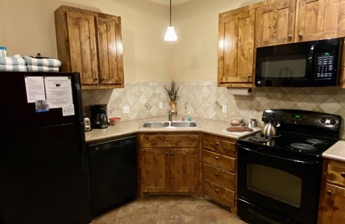 Estes Park Condo | Bears Den 2-Hot tub, 2 Kings, & Views!