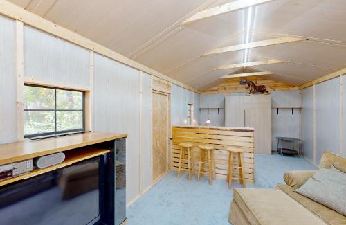 Moneta House | Bears Den at Acorn Dr.