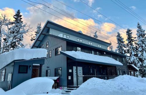 Iida Hotel | Bears Den Mountain Lodge