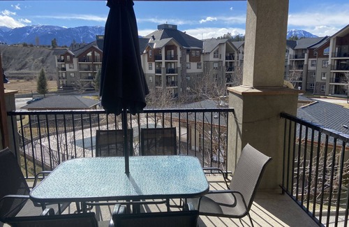 East Kootenay Condo | Bears Den, sleeps 6, lakefront, amazing location, sun deck overlooking pool/lake