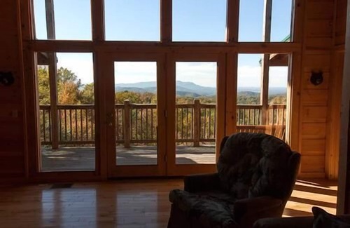 Gatlinburg - Pigeon Forge Cabin | Bears & Honey in Pigeon Forge #unforgettable 4 bedroom w/Gameroom, Views & Full Theater!