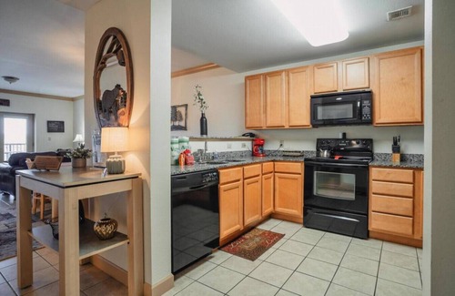 Pigeon Forge Condo | Bears Lair - Unit 1405 - FREE Attraction Ticket with EACH night Stay Including Dollywood