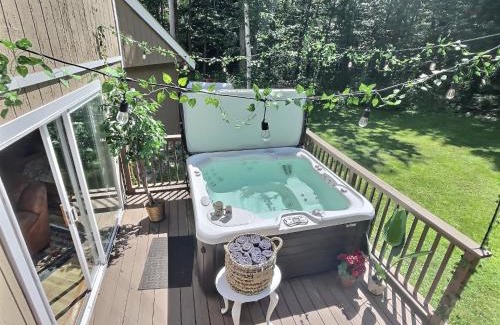 Killington Ski Chalet | BearVaria AC, Hot Tub, Fire Pit Grill, FrisbeeGolf