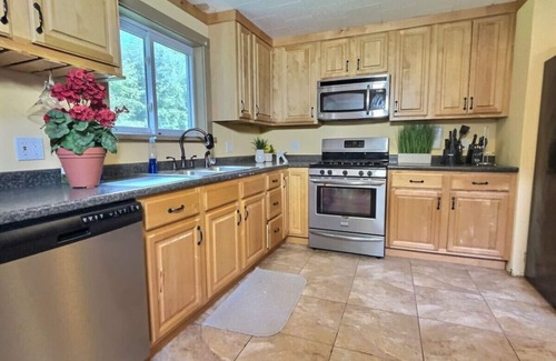 Killington Ski Chalet | BearVaria AC, Hot Tub, Fire Pit Grill, FrisbeeGolf