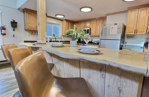 Killington Ski Chalet | BearVaria AC, Hot Tub, Fire Pit Grill, FrisbeeGolf