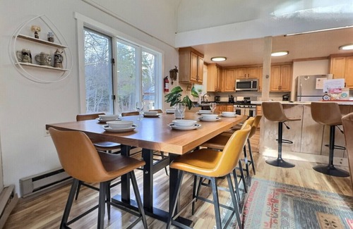 Killington Ski Chalet | BearVaria AC, Hot Tub, Fire Pit Grill, FrisbeeGolf