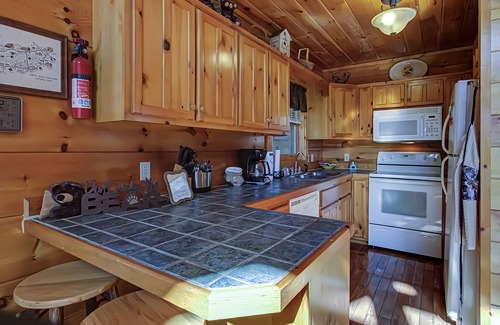 Townsend Cabin | Bearview Heights: Get a Bear's-Eye View of Your Best Vacation Yet!