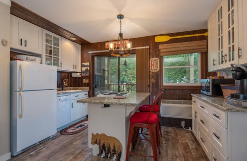 Lake Lure Condo | |"Beary Relaxing Suite"| Access to Rumbling Bald Amenities! ☆HUGE winter dscnt!☆