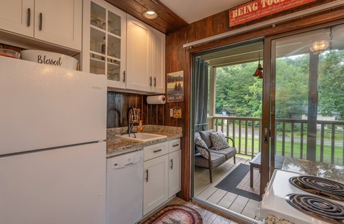 Lake Lure Condo | |"Beary Relaxing Suite"| Access to Rumbling Bald Amenities! ☆HUGE winter dscnt!☆