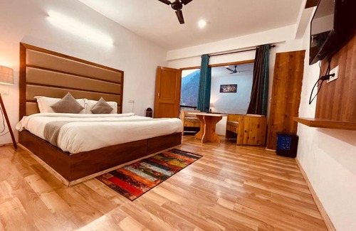 Gadherni Hotel | Beas Riverpark Resort -Scenic mountain & river view rooms