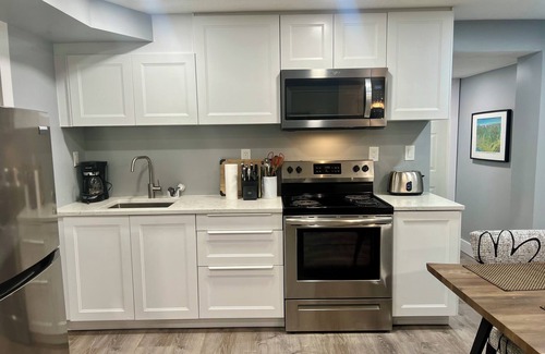 Coquitlam House | Beat the heat in The Starlight Suite!