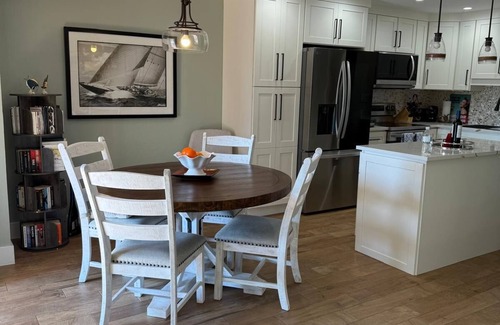 Royal Harbor Apartment | Beatiful 2br/2bathroom apartment with a dock in Naples.