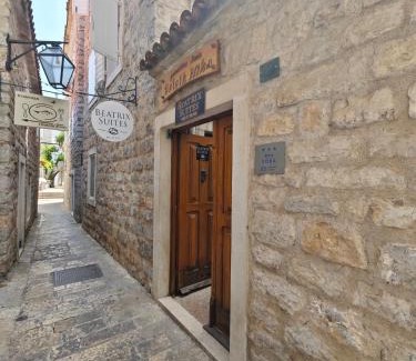 Old Town House | Beatrix Suites
