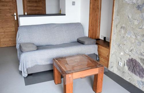 Pralognan-la-Vanoise Apartment | Beau 2 pièces neuf, balcon sud, proche pistes et commerces, parking inclus - FR-1-464-141