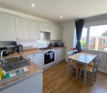Freshwater Ski Chalet | Beau - Brambles Chine, Colwell Bay - 5 star WiFi - Short walk to The Hut and beach - 1 night stays available - Ferry offers
