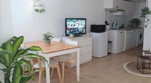 Miroir - Batignolles Apartment | Beau duplex à la gare du Mans