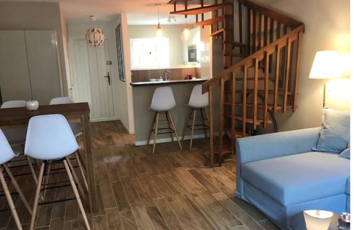 Boulouris-sur-Mer Apartment | Beau Duplex Résidence Piscine, 200m des Plages