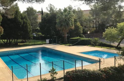 Boulouris-sur-Mer Apartment | Beau Duplex Résidence Piscine, 200m des Plages