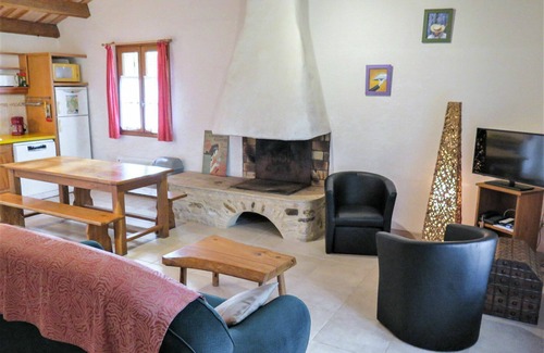 Blanquefort-sur-Briolance House | Beautiful private villa for 4 people with WIFI, private pool, TV, terrace, pets allowed and park.