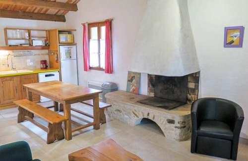 Blanquefort-sur-Briolance House | Beautiful private villa for 4 people with WIFI, private pool, TV, terrace, pets allowed and park.