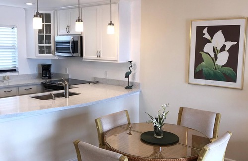 Old Naples Condo | Beau Mer Large 1-Bedroom Condo Overlooks Naples Bay - 0.5 Mile Walk to Downtown!
